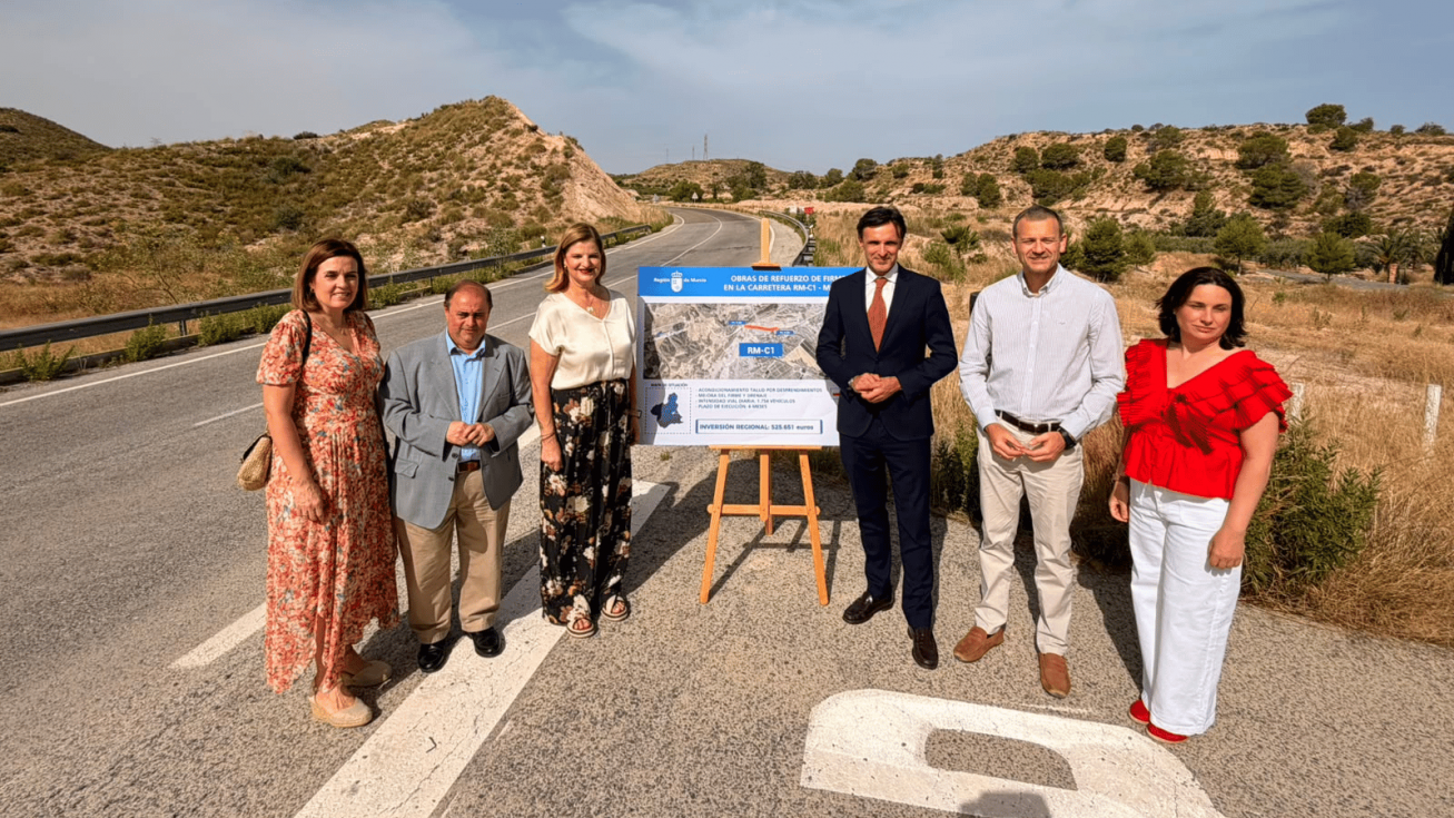 El consejero de Infraestructuras y Desarrollo Territorial, Jorge Garc&iacute;a Montoro, junto a la alcaldesa de Alcantarilla, Paqui Terol, y el concejal de Pedan&iacute;as y Vertebraci&oacute;n Territorial de Murcia, Marco Antonio Fern&aacute;ndez - CARM