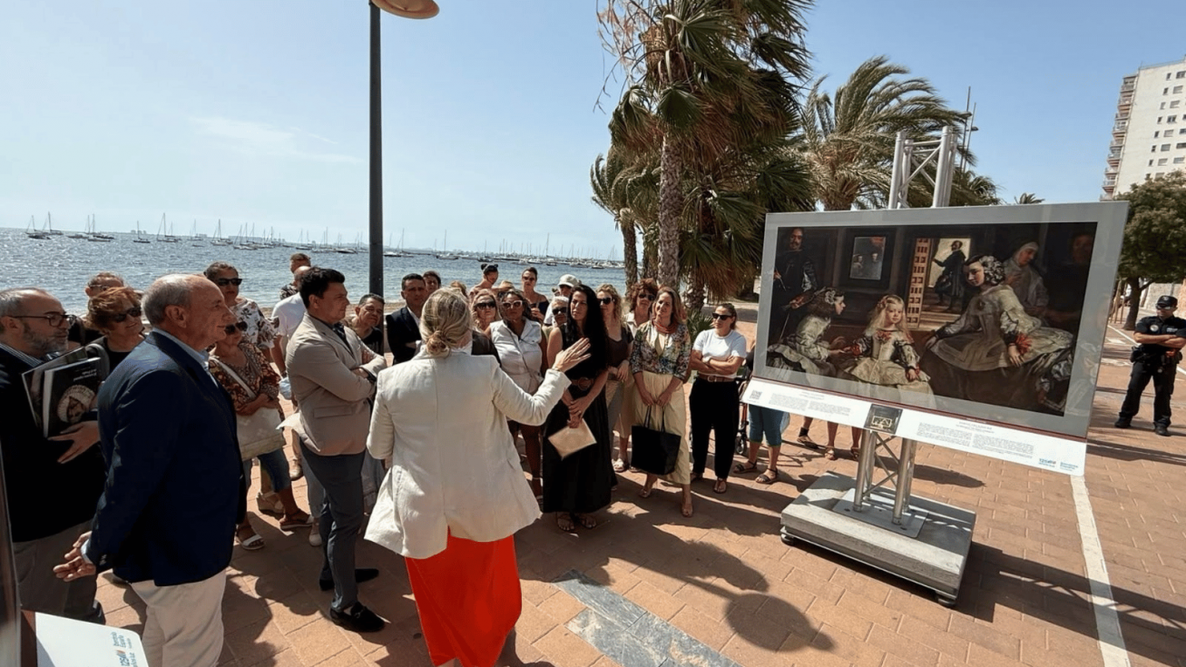 Inauguraci&oacute;n de la exposici&oacute;n 'El Prado en las calles' en el paseo mar&iacute;timo de Santiago de la Ribera - AYUNTAMIENTO DE SAN JAVIER