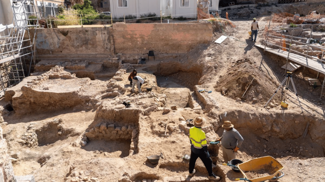 Excavaciones en el Teatro Romano - Ayto. de Cartagena