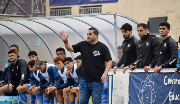 Adrián Hernández continuará al frente del Águilas FC en su estreno en Primera RFEF