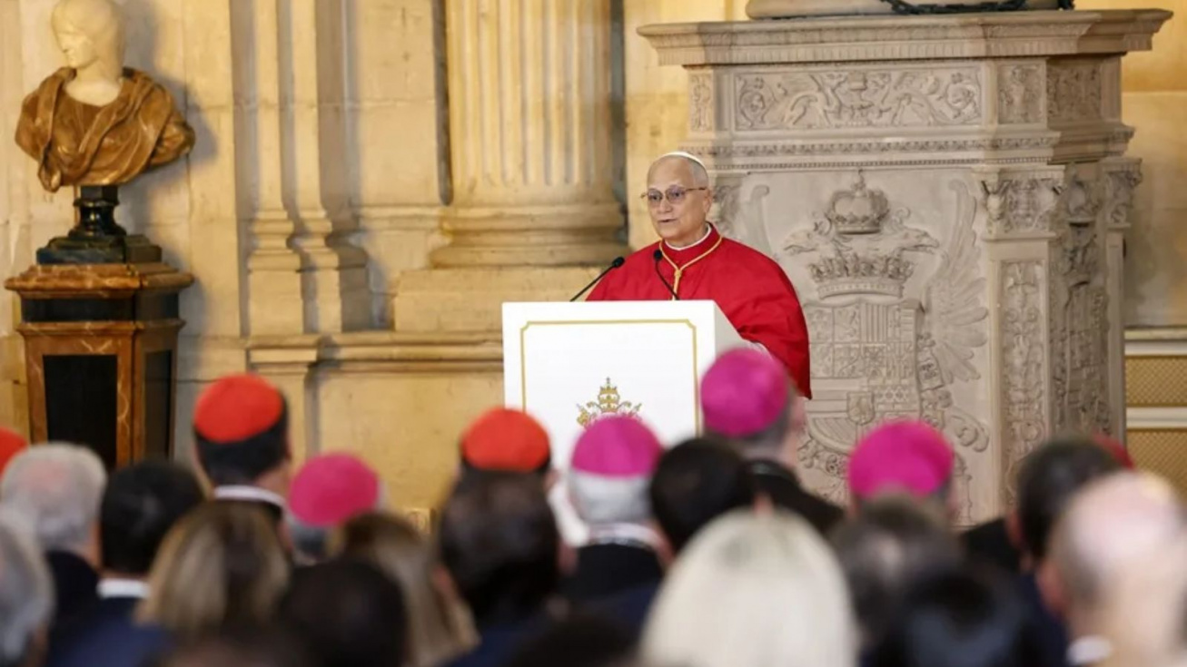 El papa Le&oacute;n XIV pronuncia un discurso en el Sal&oacute;n de las Columnas. EFE/Chema Moya
