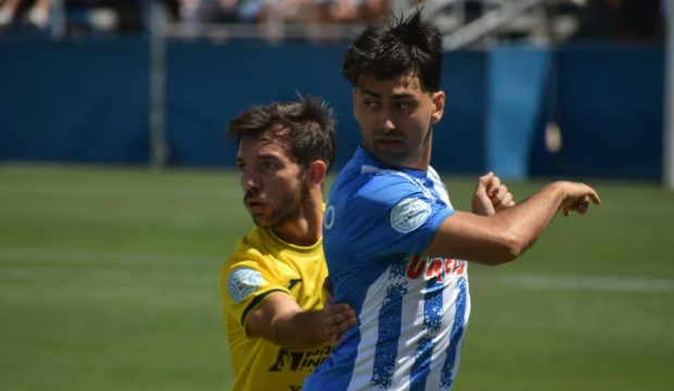 Javi Castedo renueva con el Águilas y se apunta a la Primera RFEF