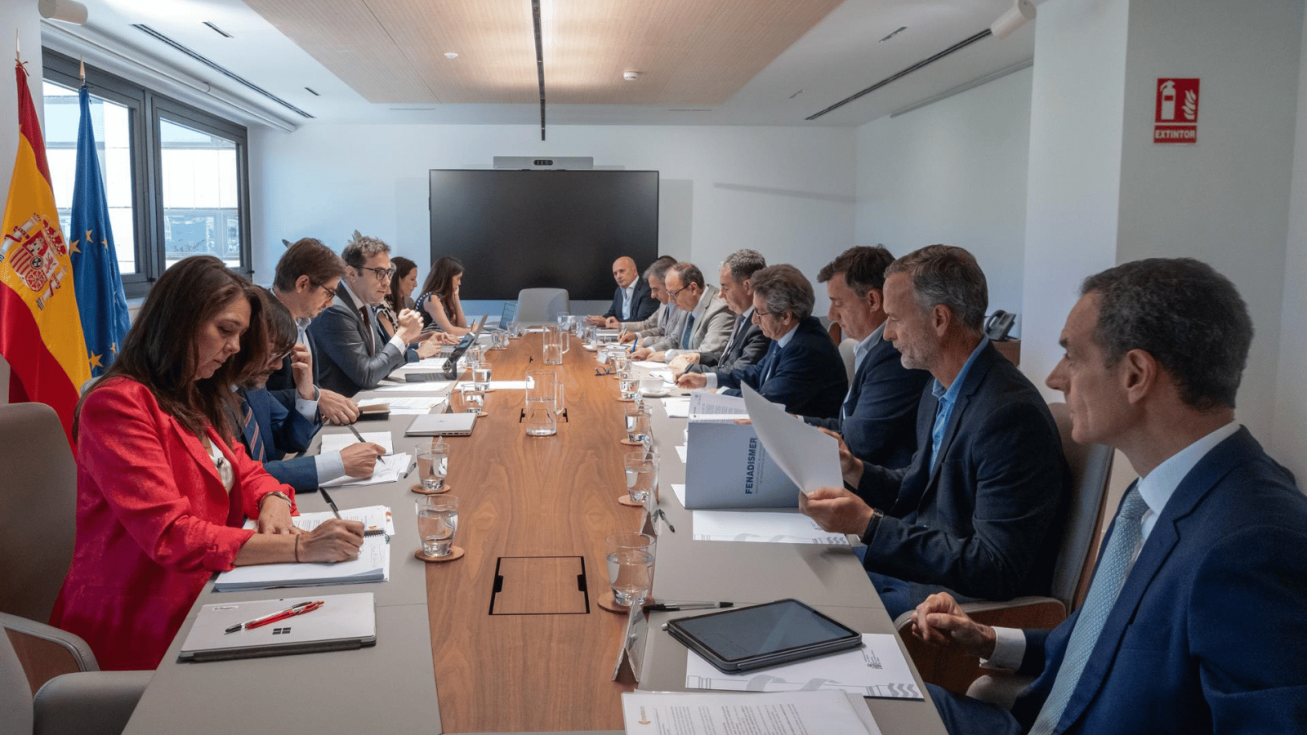 El Ejecutivo analiza con empresas y patronales la continuidad del plan anticrisis más allá de junio