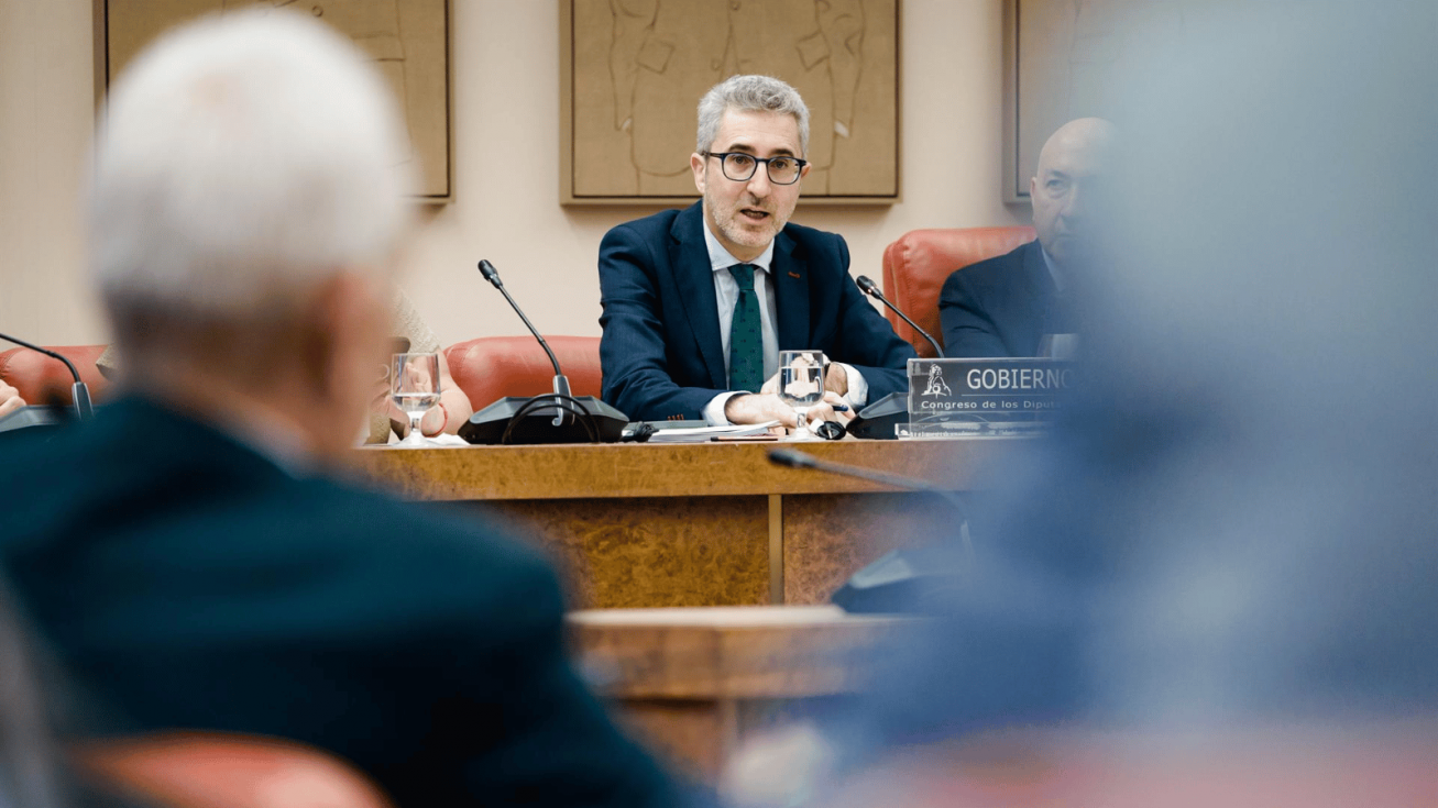El ministro de Hacienda tiende la mano a los grupos para sacar adelante la financiación autonómica y los Presupuestos
