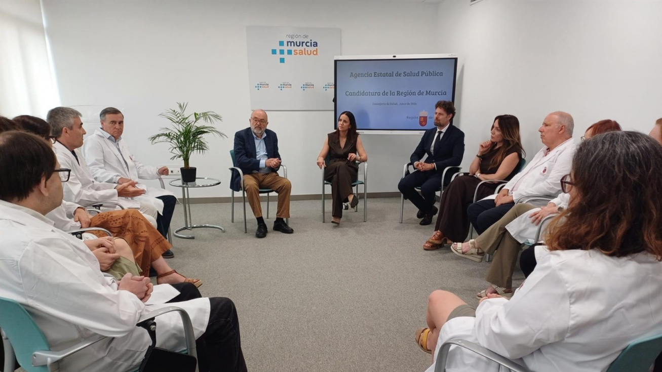 La consejera de Salud se ha reunido con los técnicos que han elaborado la candidatura de la Región para ser sede de la Agencia Estatal de Salud Pública. La consejera de Salud se ha reunido con los técnicos que han elaborado la candidatura de la Región para ser sede de la Agencia Estatal de Salud Pública.