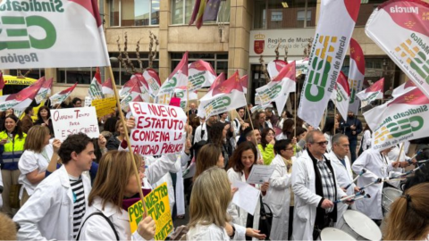 Los médicos cierran en la Región un año de huelgas y amenazan con paros indefinidos tras el verano