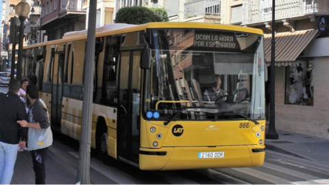 Los usuarios de la Región de Murcia afrontan dos días de recortes de frecuencias y retenciones por la huelga del transporte