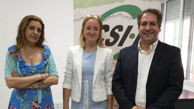 Las abogadas Violeta del Rey e Inmaculada Mart&iacute;nez, junto a Juan Miguel L&oacute;pez Blanco, presidente aut&oacute;nomico del CSIF