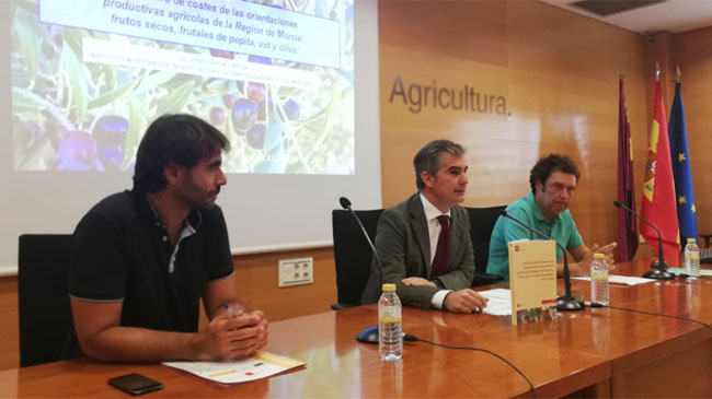 Momento de la presentaci&oacute;n de libro