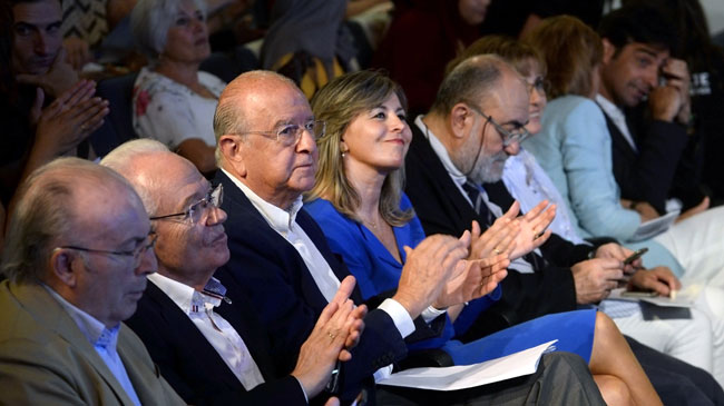 El presidente de la Fundaci&oacute;n Cajamurcia, Carlos Egea, y la directora territorial de Bankia, Olga Garc&iacute;a (en el centro)