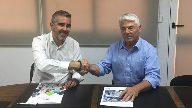 Momento de la firma del acuerdo entre Gesa y los transportistas de Alicante