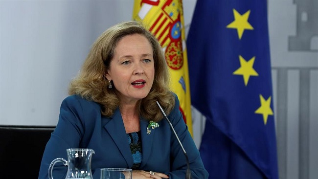 La vicepresidenta del Gobierno Nadia Calvi&ntilde;o durante la rueda de prensa ofrecida este martes tras el Consejo de Ministros. EFE/Kiko Huesca