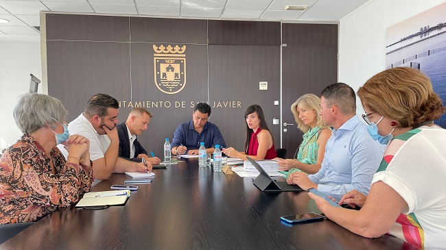 La directora general de Movilidad, Marina Munuera, present&oacute; este viernes a los representantes de estos municipios los nuevos servicios