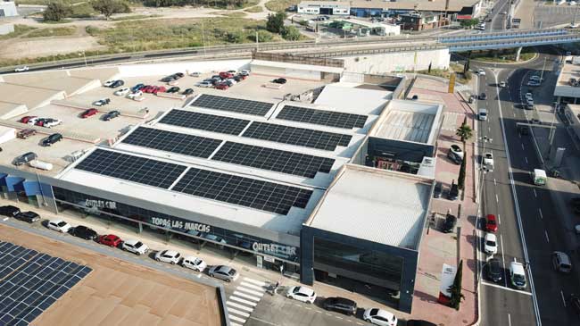 Instalaci&oacute;n fotovoltaica sobre cubierta en el concesionario Gin&eacute;s Huertas Cervantes en Cartagena