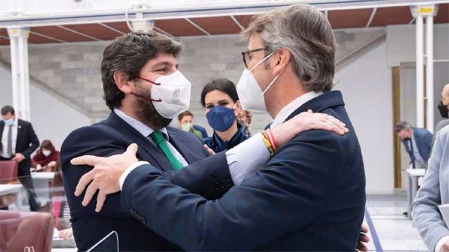El presidente L&oacute;pez Miras con al consejero de Hacienda, Luis Alberto Mar&iacute;n