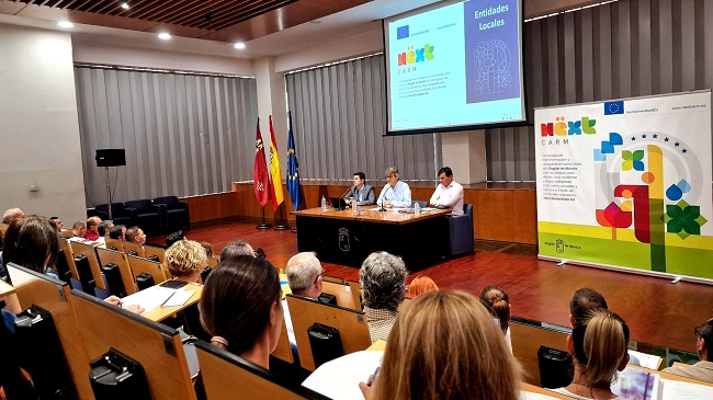 El consejero Luis Alberto Mar&iacute;n, durante el encuentro de trabajo con una treintena de municipios para ofrecer la colaboraci&oacute;n de la Comunidad en la gesti&oacute;n de los fondos europeos Next Generation