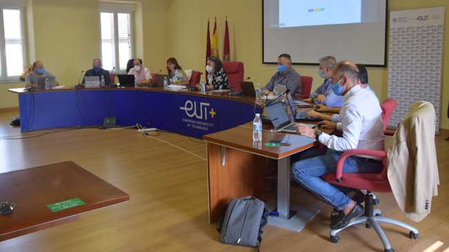 Momento de la celebraci&oacute;n hoy de la reuni&oacute;n del Consejo de Gobierno de la UPCT