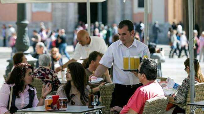 La hosteler&iacute;a paga los menores salarios
