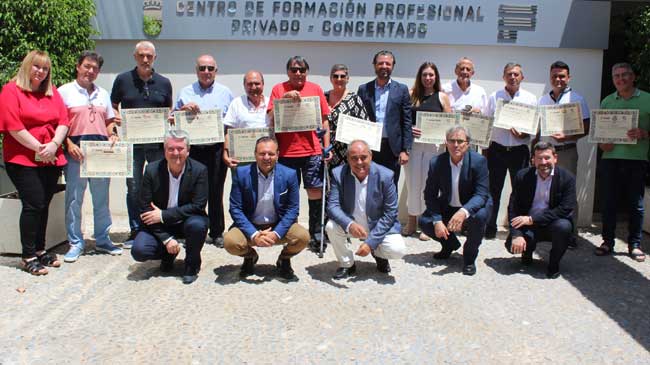 Foto de familia de los empresarios saliente del Consejo Directivo de Fremm Foto de familia de los empresarios saliente del Consejo Directivo de Fremm