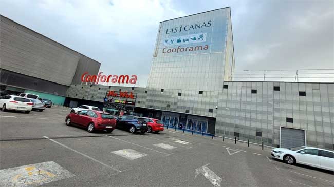 Parque Comercial Las Ca&ntilde;as, en Viana