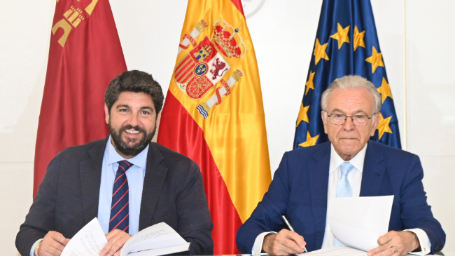 El jefe del Ejecutivo regional, Fernando L&oacute;pez Miras, se reuni&oacute; hoy con el presidente de la Fundaci&oacute;n La Caixa, Isidro Fain&eacute;, y posteriormente, ambos firmaron el convenio marco que recoge la colaboraci&oacute;n entre ambas inst