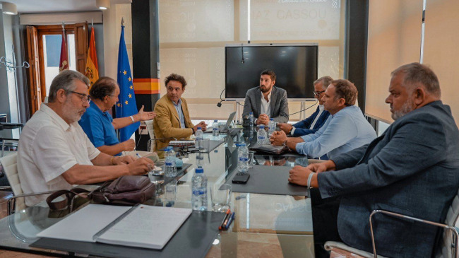 El vicepresidente de la Regi&oacute;n y consejero de Interior, Jos&eacute; &Aacute;ngel Antelo, reunido con las organizaciones agrarias ( Daniel Sabiote)
