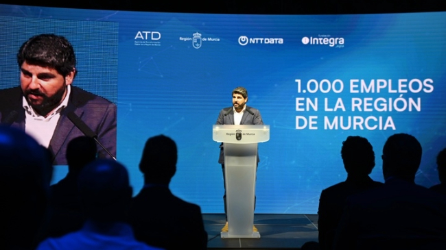 El Presidente de la Comunidad, Fernando L&oacute;pez Miras