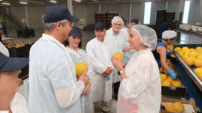 La consejera de Agricultura, Sara Rubira, visitando las instalaciones de Mendifruver La consejera de Agricultura, Sara Rubira, visitando las instalaciones de Mendifruver