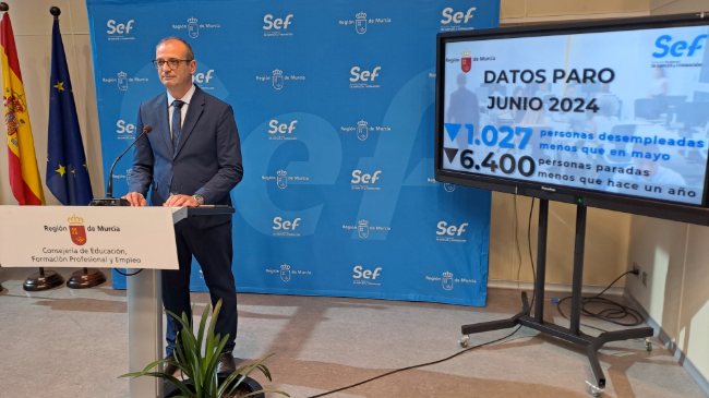 El consejero de Educaci&oacute;n, Formaci&oacute;n Profesional y Empleo, V&iacute;ctor Mar&iacute;n, present&oacute; los datos de paro del mes de junio