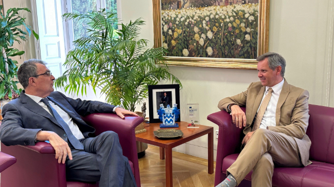 Reuni&oacute;n del alcalde de Murcia, Jos&eacute; Ballesta, y el presidente de Mercasa, Jos&eacute; Mi&ntilde;ones