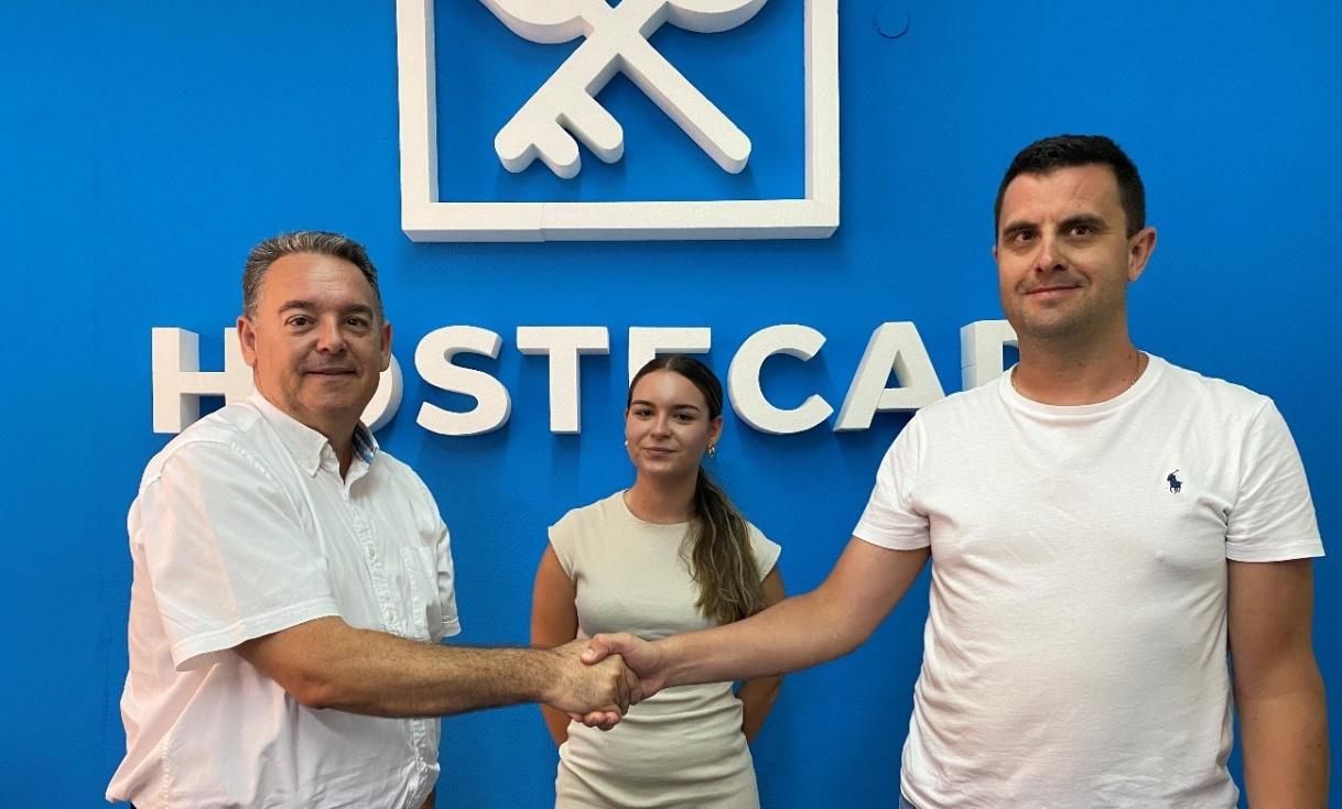 Firma del convenio entre Hostecar y TSI Levante Firma del convenio entre Hostecar y TSI Levante