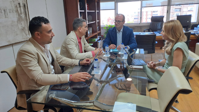 El consejero de Educaci&oacute;n, V&iacute;ctor Mar&iacute;n, reunido con el con el director general de ENAE Business School, Miguel L&oacute;pez