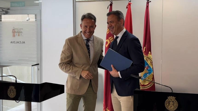 El alcalde de Lorca, Fulgencio Gil, junto al consejero de Presidencia, Marcos Ortuño El alcalde de Lorca, Fulgencio Gil, junto al consejero de Presidencia, Marcos Ortuño