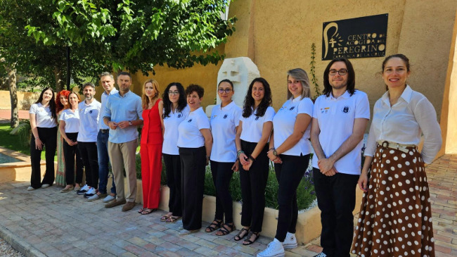 La directora general del SEF, Marisa L&oacute;pez, y el alcalde de Caravaca de la Cruz, Jos&eacute; Francisco Garc&iacute;a con los alumnos del programa de promoci&oacute;n tur&iacute;stica del A&ntilde;o Jubilar