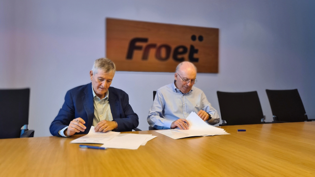 Firma del Convenio entre Froet y Cáritas Firma del Convenio entre Froet y Cáritas