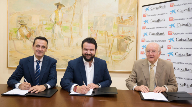 Imagen de la firma del convenio entre representantes de Caixabank y Cajamurcia junto al alcalde de La Unión Imagen de la firma del convenio entre representantes de Caixabank y Cajamurcia junto al alcalde de La Unión