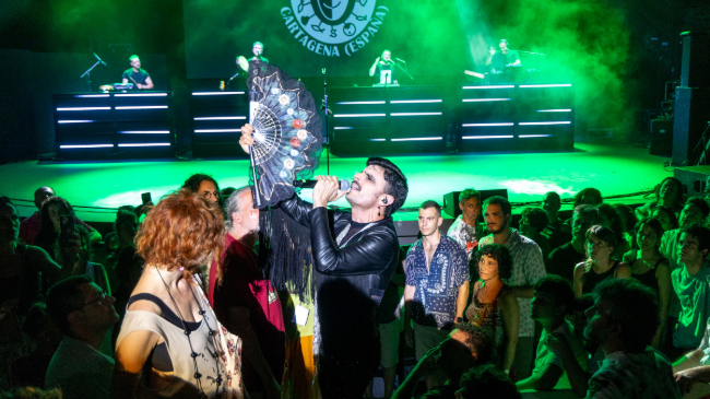 Rodrigo Cuevas durante su concierto en La Mar de Músicas de 2023. Rodrigo Cuevas durante su concierto en La Mar de Músicas de 2023.