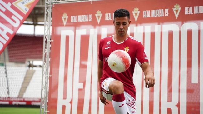 Álvaro Bustos, nuevo jugador del Real Murcia. | Foto: Real Murcia Álvaro Bustos, nuevo jugador del Real Murcia. | Foto: Real Murcia
