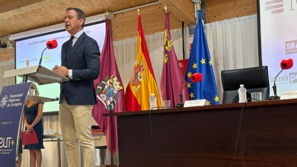 Marcos Ortuño Soto, consejero de Presidencia, Portavocía, Acción Exterior y Emergencias en la bienvenida institucional de las II Jornadas MurciaEconomía-Defensa Marcos Ortuño Soto, consejero de Presidencia, Portavocía, Acción Exterior y Emergencias en la bienvenida institucional de las II Jornadas MurciaEconomía-Defensa