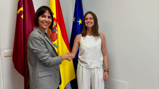 La directora general de Calidad, Simplificación Administrativa e Inspección de Servicios, Patricia Martínez, y la decana del Colegio Notarial de Murcia, Carmen Rodríguez | CARM La directora general de Calidad, Simplificación Administrativa e Inspección de Servicios, Patricia Martínez, y la decana del Colegio Notarial de Murcia, Carmen Rodríguez | CARM