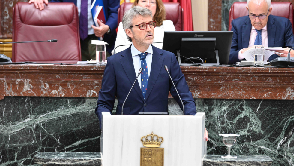 El consejero de Econom&iacute;a, Hacienda, Fondos Europeos y Transformaci&oacute;n Digital, Luis Alberto Mar&iacute;n durante el debate a la totalidad del proyecto de Presupuestos