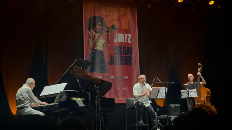 El pianista Enrico Peranunzi, el clarinetista Gabriele Mirabassi y el contrabajista Luca Bulgarelli El pianista Enrico Peranunzi, el clarinetista Gabriele Mirabassi y el contrabajista Luca Bulgarelli