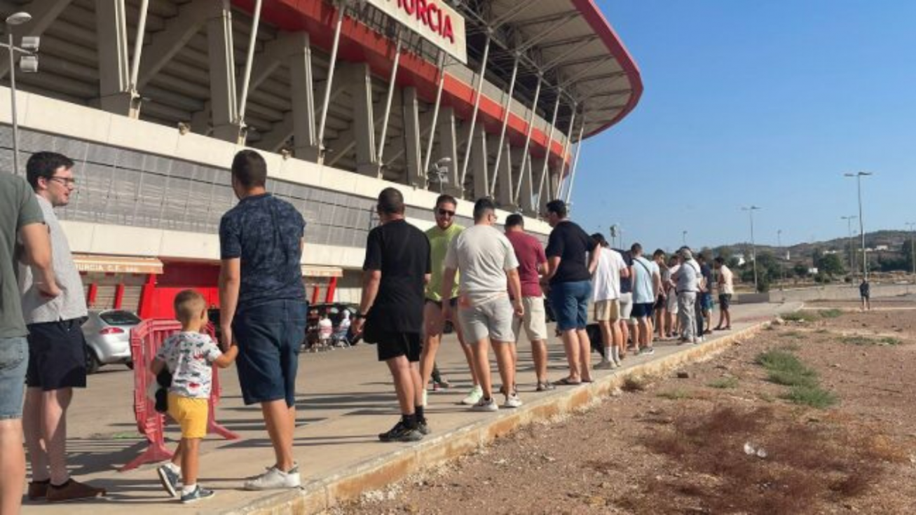 La locura por el Real Murcia no se detiene: el club supera los 9.000 abonados tras sumar mil en solo 24 horas