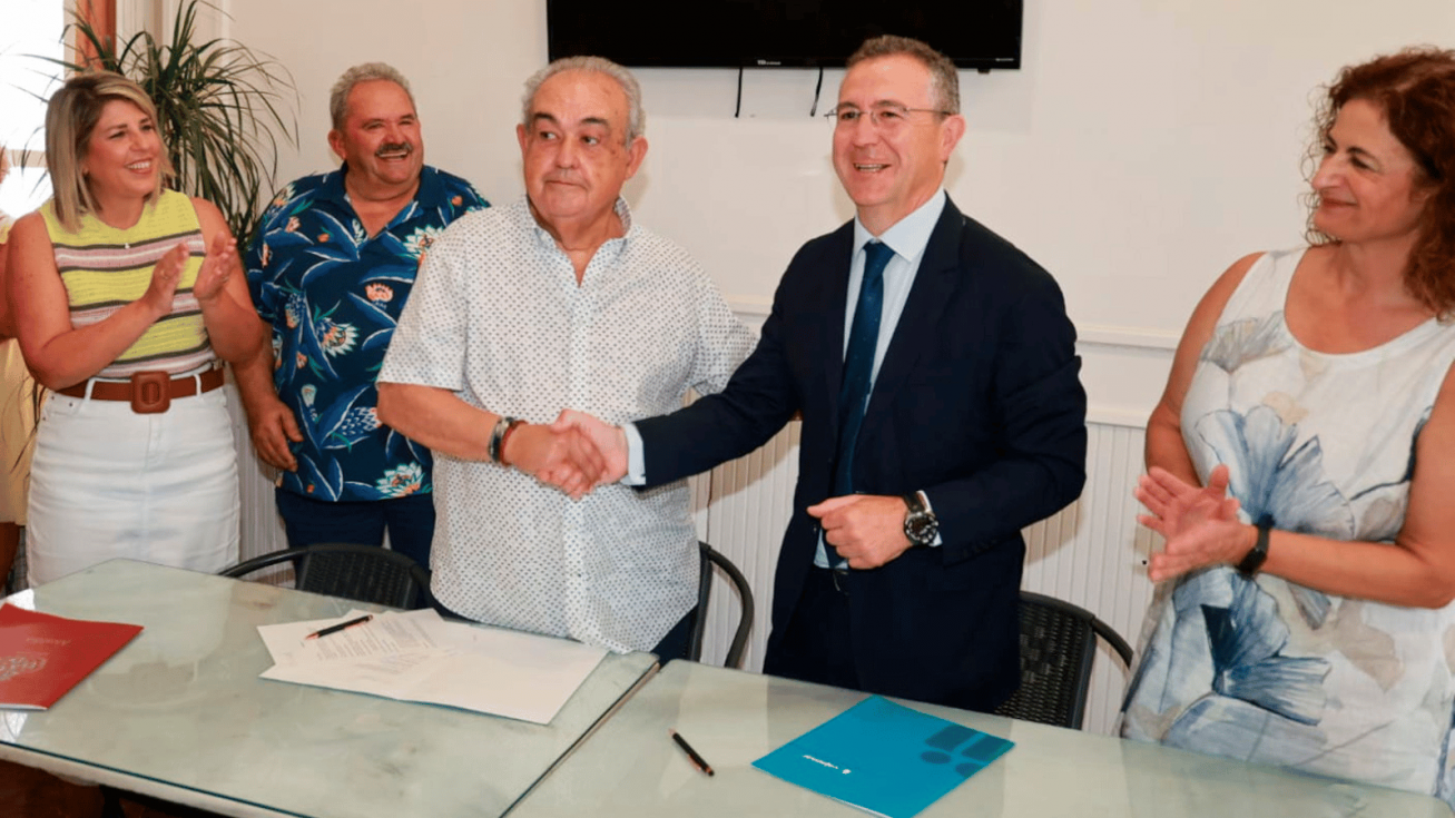 Cajamar refuerza su vínculo con Pozo Estrecho con apoyo al Casino y al Centro Instructivo