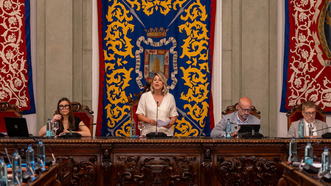 Noelia Arroyo anuncia un paquete de medidas con suelo gratis para vivienda, congelación fiscal en 2027 y el doble del 'cheque bebé'