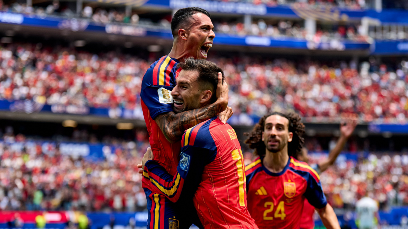 Pedro Porro celebra el 2-0 ante Austria.