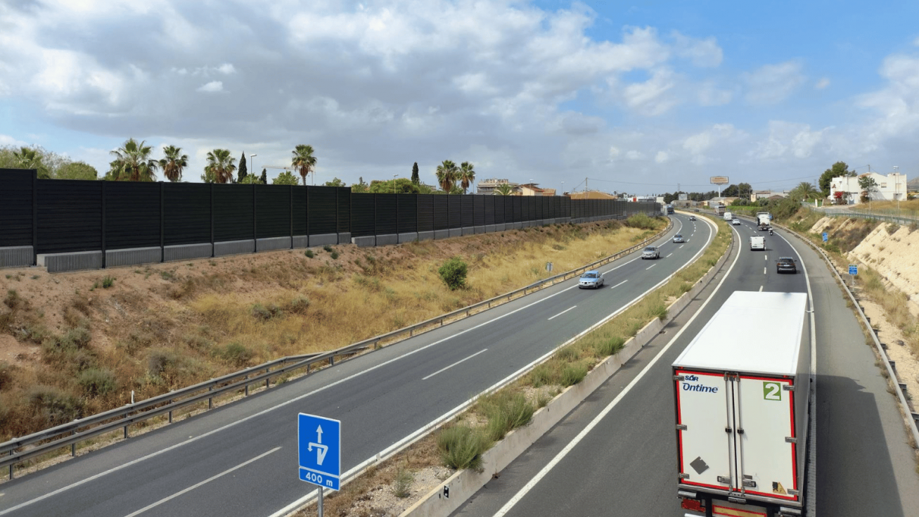 Transportes instala pantallas acústicas en Librilla para mitigar el impacto sonoro de la A-7