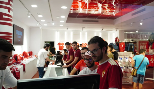 El Real Murcia supera la barrera de los 5.000 abonados a dos semanas del cierre de renovaciones