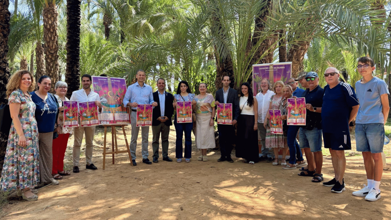 Los concejales de Pedan&iacute;as y Vertebraci&oacute;n Territorial, Marco Antonio Fern&aacute;ndez, y de Cultura e Identidad, Diego Avil&eacute;s, junto con el presidente de la Junta Municipal de Santiago y Zara&iacute;che, Francisco Lude&ntilde;a