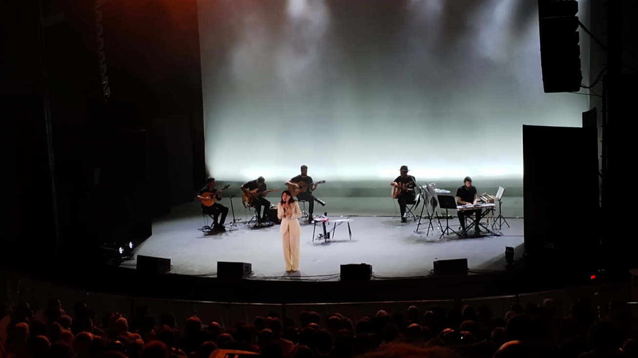 Carminho durante su actuaci&oacute;n en el auditorio 'Paco Mart&iacute;n'.